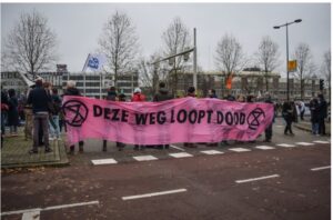 İklim aktivistleri Hollanda’da gösteri düzenledi