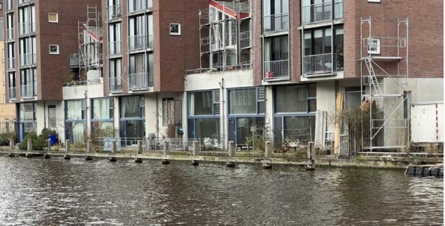 Hollanda’da etkili olan yağışlar sebebiyle kanal ve nehirlerin debileri kritik seviyeye ulaşırken