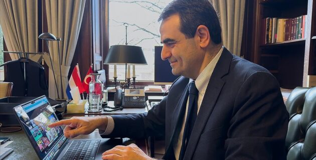 Türkiye’nin Lahey Büyükelçisi Selçuk Ünal, AA’nın ‘Yılın Kareleri’ oylamasına katıldı