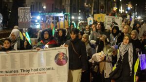 Hollanda’da anneler, Filistinli annelere destek için yürüdü