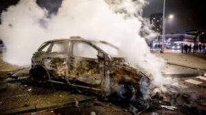 Lahey’de Eritreli gruplar arasında çatışma ve araçların ateşe verilmesi