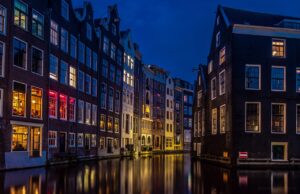 Amsterdam’da Red Light District’teki genelevlerin kapanış saatleri değişmedi