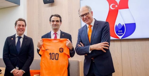 Türkiye ve Hollanda Dostluk Maçıyla 100. Yılı Kutladı!