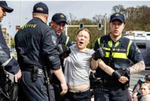 Greta Thunberg Hollanda’da gözaltına alındı